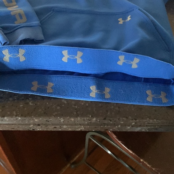 UA youth XL HOODIE - Picture 2 of 3